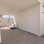 Casa Amorosa - With Pool And Close To Beach, Centre And Bus Station 公寓 *