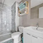 Casa Amorosa - With Pool And Close To Beach, Centre And Bus Station Апартаменты *