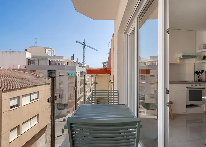 Casa Amorosa - Close To Beach, Centre And Bus Station Apartment Torrevieja